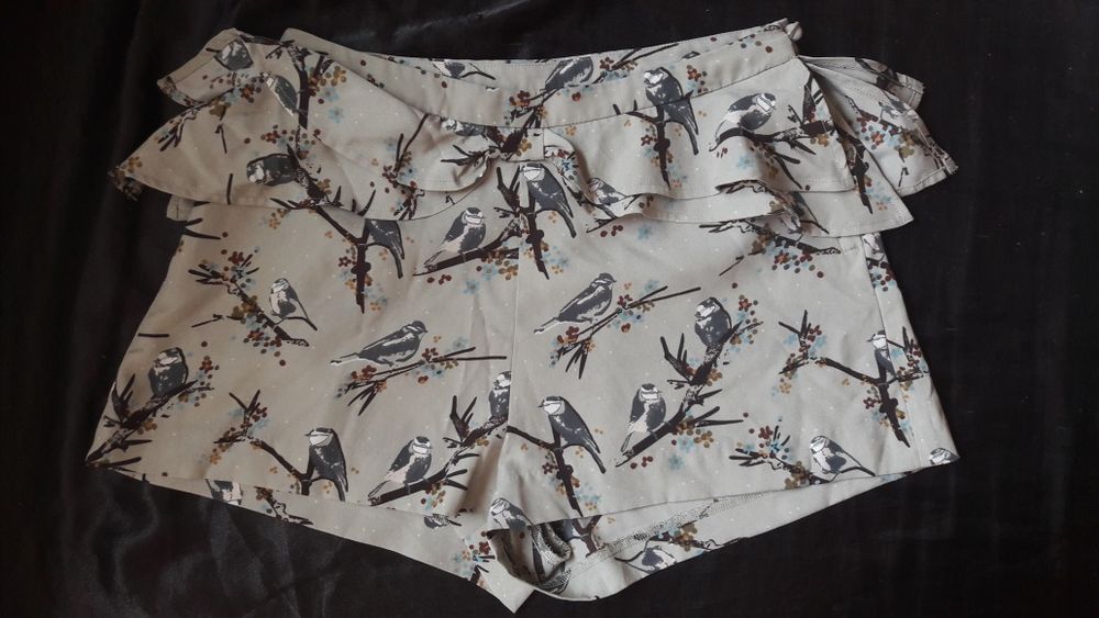 Spodenki H&M z falbanką