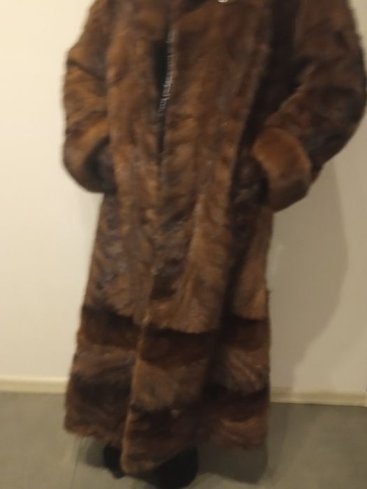 Futro z norek, greckie