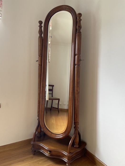 Quarto de casal + Espelho + Cómoda