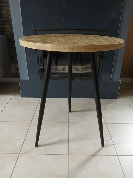 Stół loftowy metalu i płyta osb