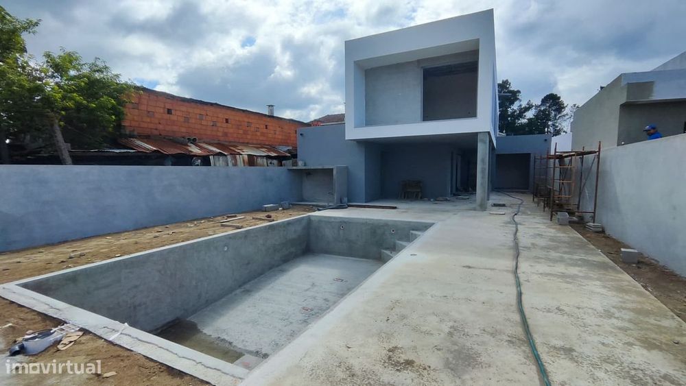 Moradia T3 c/ piscina e garagem 3 viaturas - Bitarães - Paredes