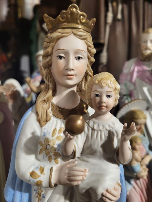 Biskwit Matka Boża Królowa Maryja