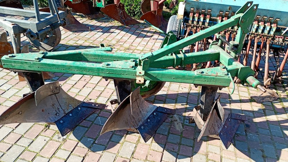 Продам плуги 3по30-2по30-4по30-4по25-5по25-2по25-3по25
