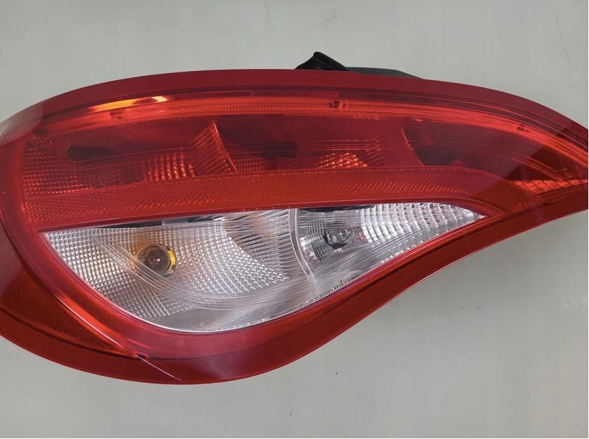 lampa lewy tył lewa tylna MERCEDES CLA C117 W117
