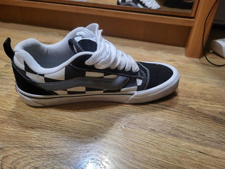 Оригінальні чоловічі кеди Vans з дутим язичком та шаховим принтом (42р/27см)— популярна модель Vans Knu Skool у забарвленні Checkerboard