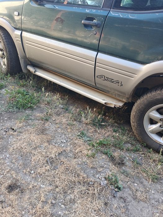 Estribos Nissan Terrano 2 curto