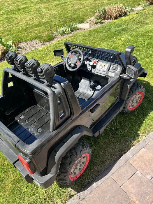 Autko na alumlator 4x4