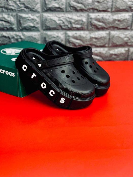 Черные женские кроксы на платформе масивные женские крокс crocs новинка топ предложение размеры в наличии