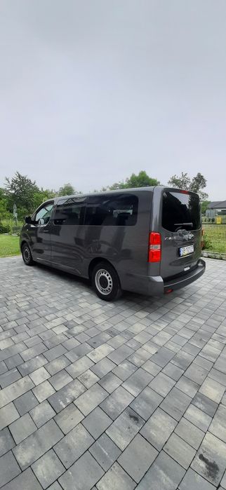 Wynajem Bus Opel Vivaro 2021 9-osobowy