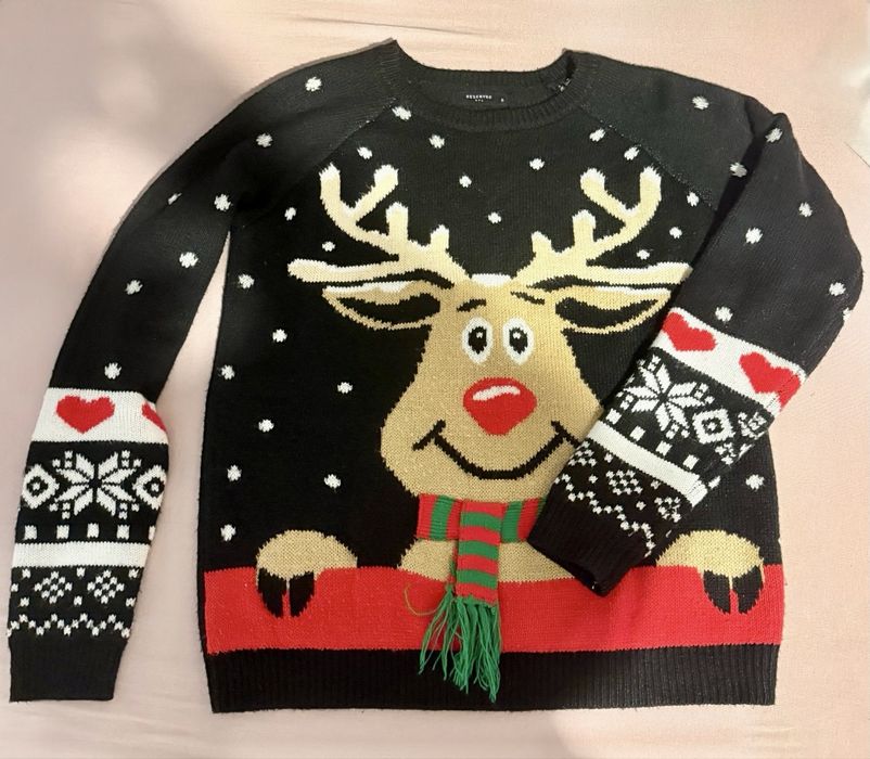 Świąteczny sweter z reniferem