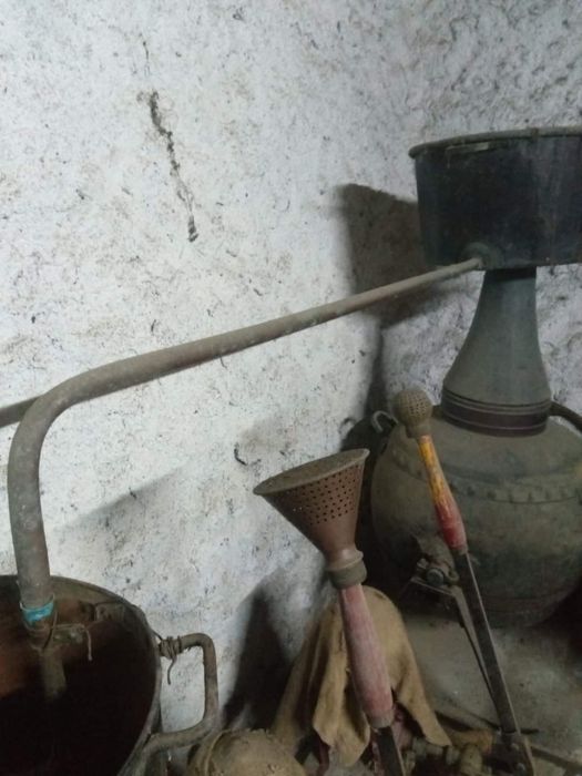 Alquitarra  (tipo de alambique) em  cobre