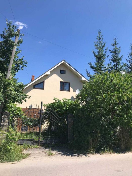 Продам будинок в передмісті Івано-Франківська