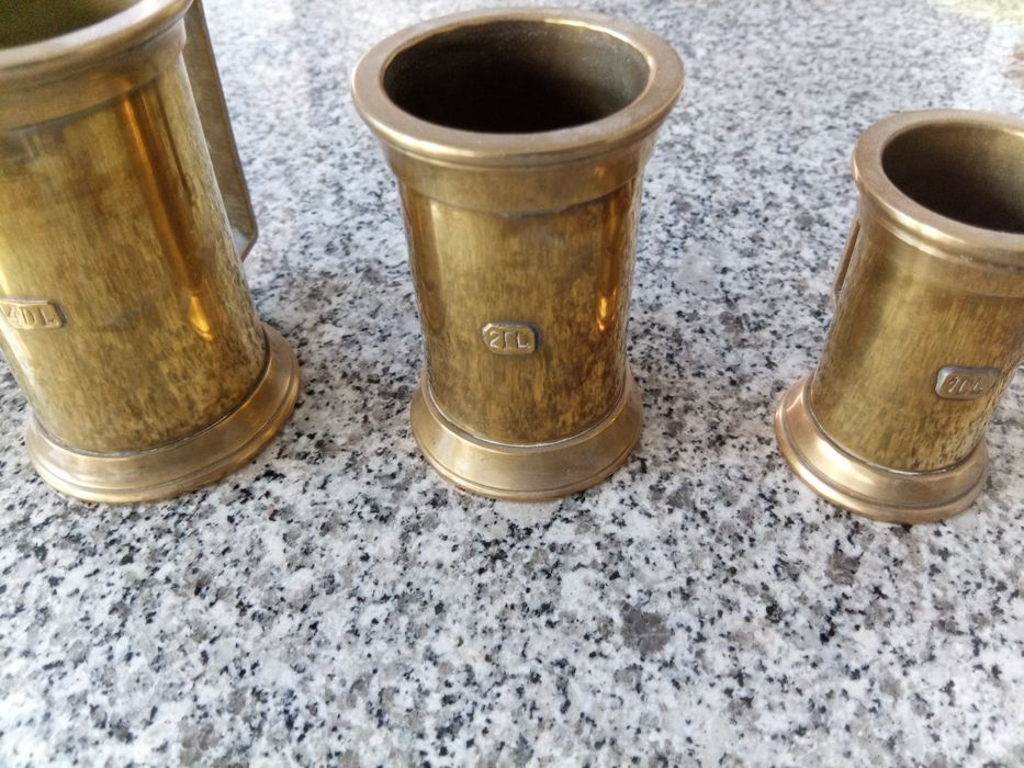 Conjunto de copos medidores em bronze