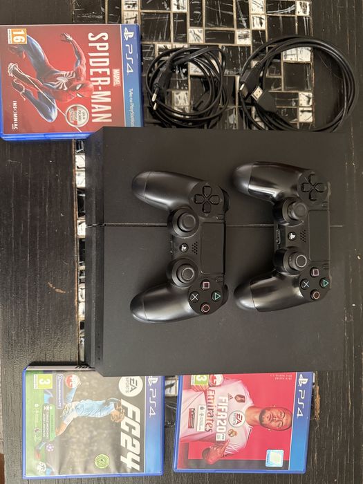 KONSOLA PS4 FAT + 2 pady + gry