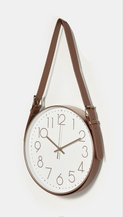 Годинник настінний на ремінці