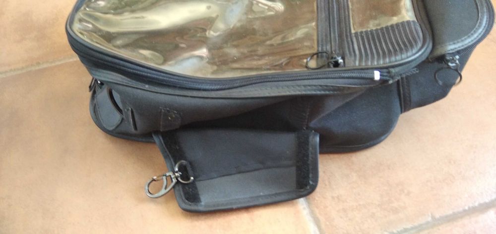 Mochila com imans para depósito de mota