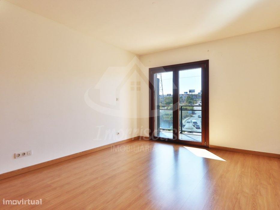 Apartamento T3 com box no Condomínio Blue Garden, em Sacavém