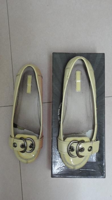 Sapatos de senhora em verniz amarelo Stefanel