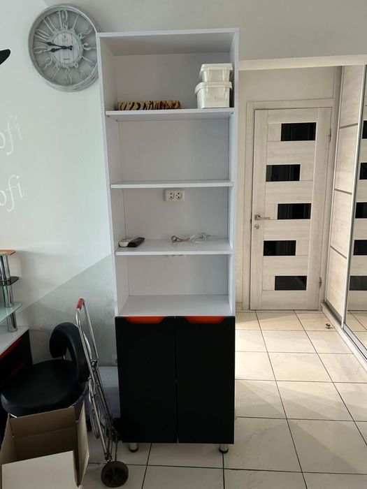 Розпродаються меблі з салону краси. Самовивіз