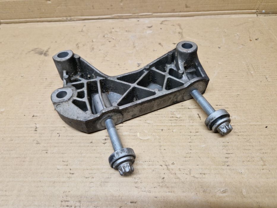Łapa wspornik podpora poduszki silnika 1.9 2.2 JTS Alfa Romeo 159