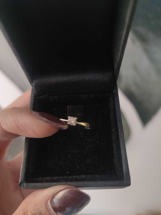 Anel de ouro branco com diamante