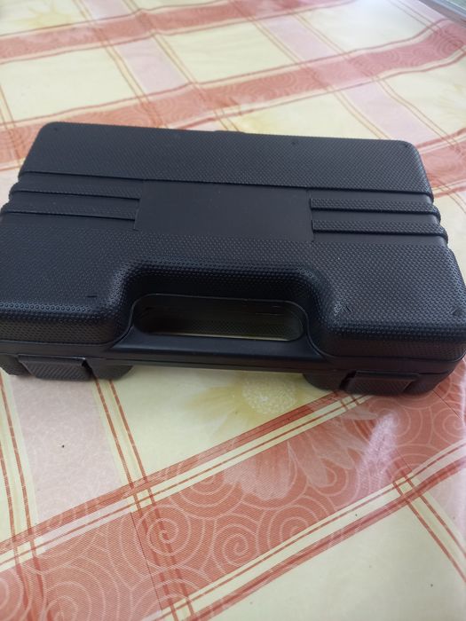 Mala ferramente  oova  sem uso  com  peças.