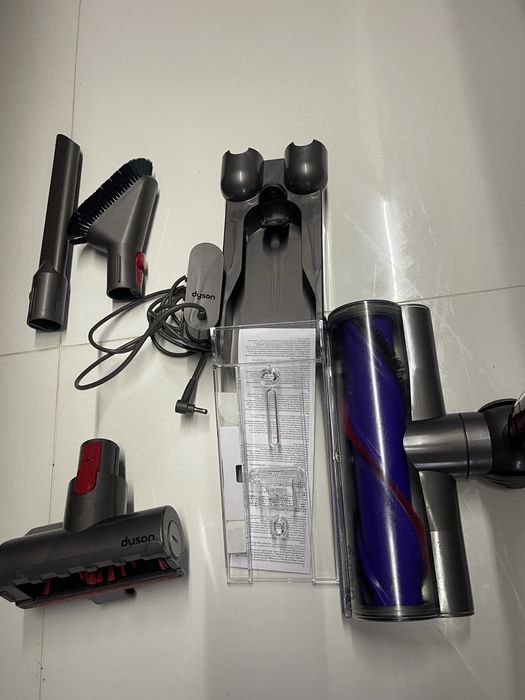 Dyson V 10 , odkurzacz bezprzewodowy , Duży zestaw , Piekny stan