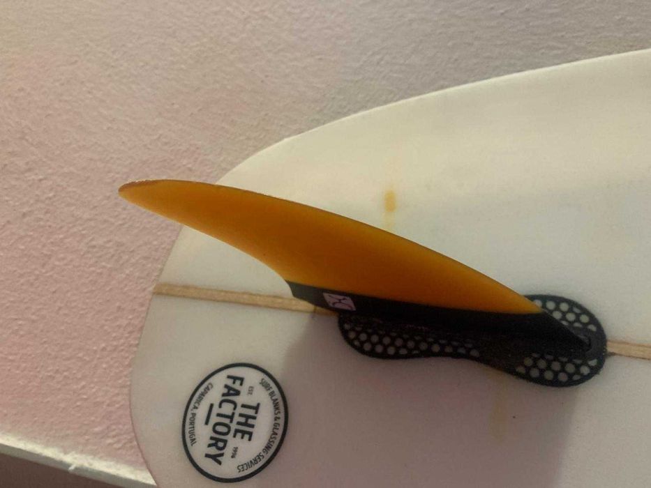 Prancha de Surf 6'0 Shapers com quilhas e capa