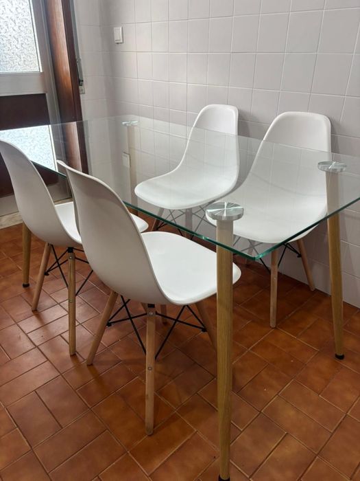 Mesa de vidro temperado 4 cadeiras