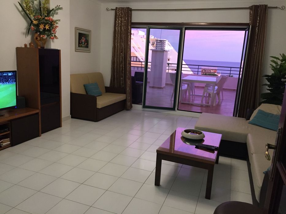 Aluga-se apartamento T3 Praia da Rocha Portimão