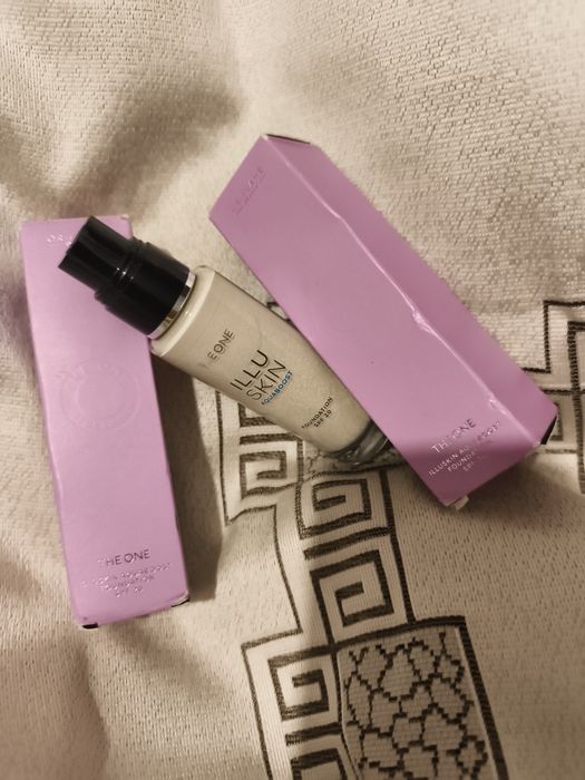 Podkład pod makijaż illuskin aquaboost. SPF 20. Wanilia Neutral