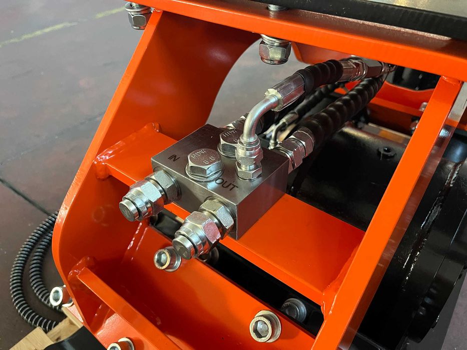 Placa Compactadora P/Escavadora 4-10T - **Nova c/ IVA e Envio grátis**