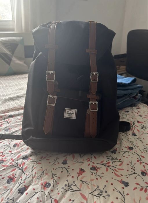 Mochila Herschel Nova – Estilo e Qualidade