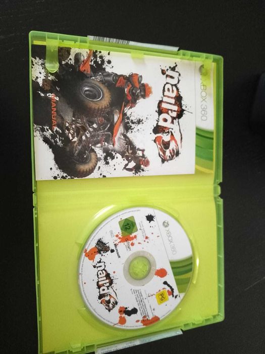 Xbox 360 com 1 comando, 1 volante e 2 jogos