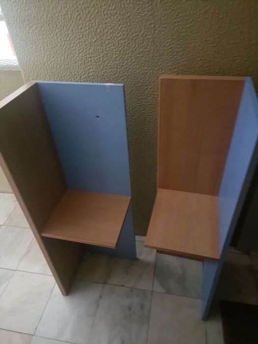 Vendo 2 prateleiras de parede usadas 25€ cada unidade mas em bom estado