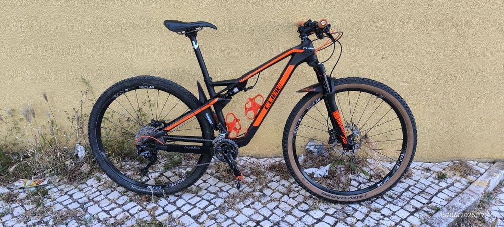Bicicleta BTT Cube AMS