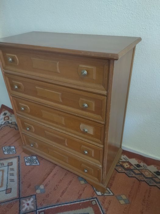 Cómoda com 5 gavetas