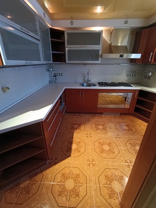 Сдается 3 комнатная квартира с ремонтом