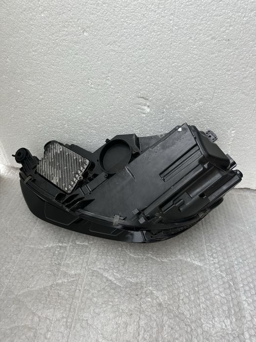 Audi a4 B9 фара права Matrix