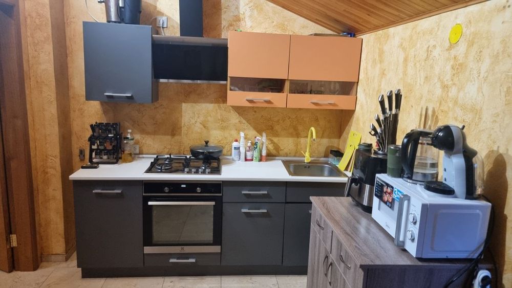 Сдам Таунхаус для 4-7чол. 140м2. Киргизская ( гараж)