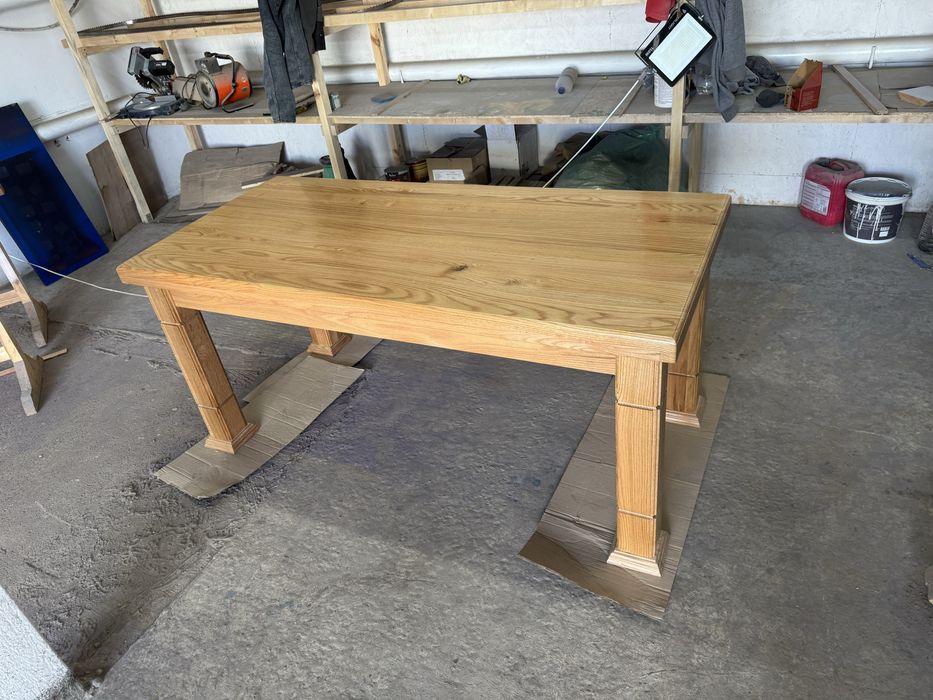 Стіл дубовий