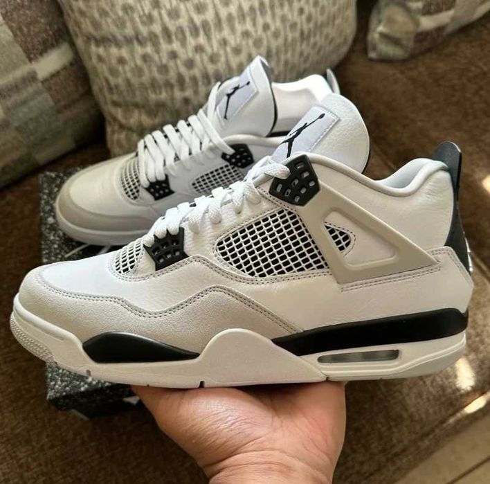 nowy z pudełkiem Jordan 4 retro military black R.46