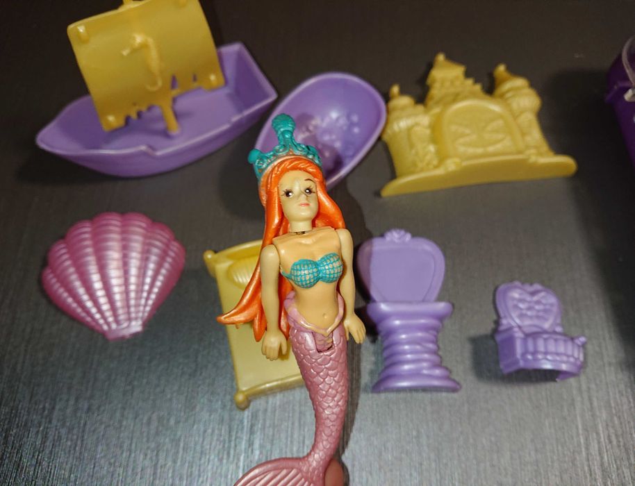 Игрушка русалочка с аксессуарами в чемоданчике