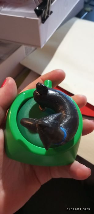 Игрушка пластик собака такса крутится за хвостом Макдональдс