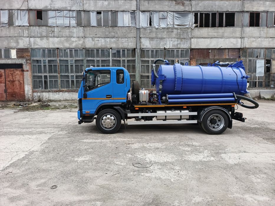 Вакумний автомобіль,асенізатор,мулосос,вакумний