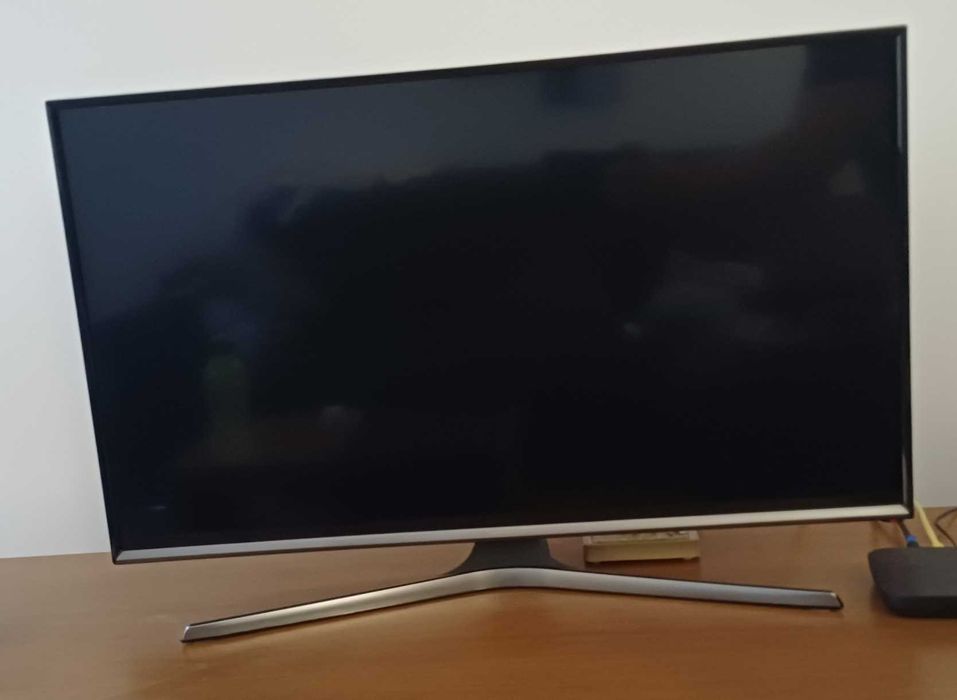 Smart TV LED Samsung 32" Full HD (Modelo UE32J5500) – Excelente Estado