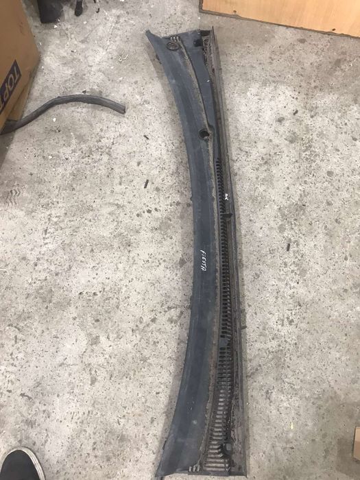 Пластик под лобовое стекло FORD FIESTA 02-09