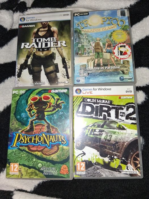 Jogos e manuais  para pc usados