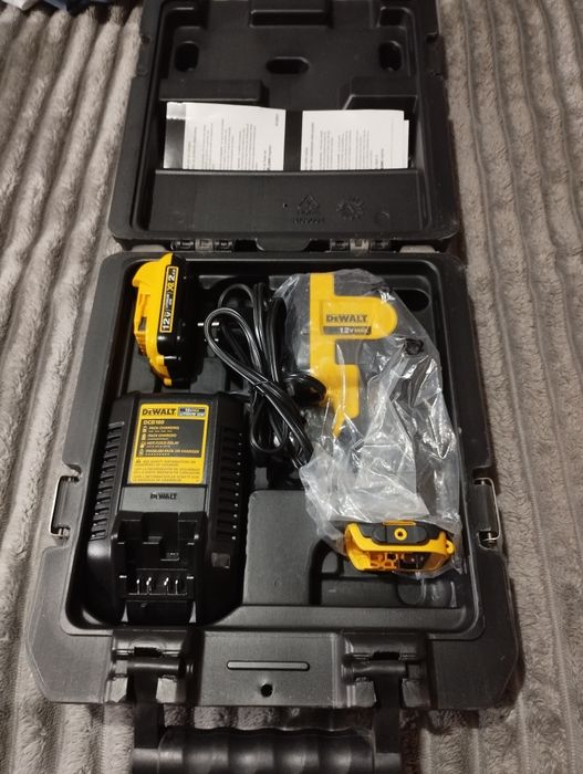 Инструмент Dewalt продам