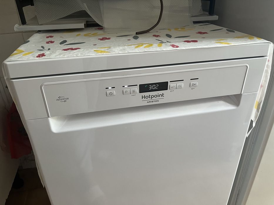 Vendo essa maquina de loiça por motivo de modança. Ela um ano de uso e tem recibo e garantia.